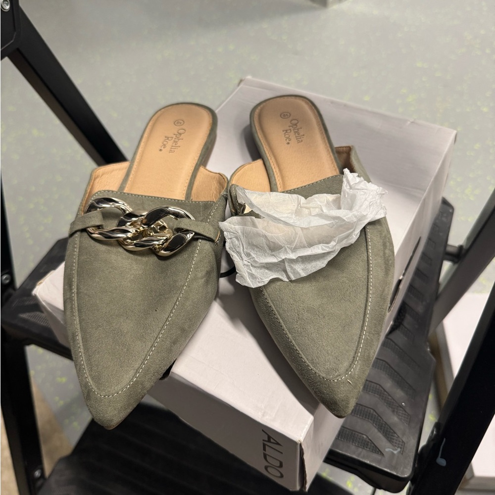 Ophelia & Co. Olive Green Flats with Gold Chain